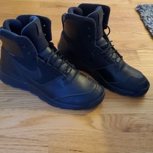 Nike All Conditions Gear boots